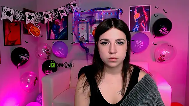 justcamila  online show from 10/21/25, 11:44