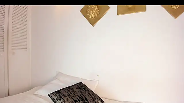 CharlottePetitte online show from 11/25/25, 09:15