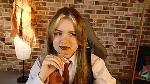 HaleySun online show from 09/28/25, 05:02