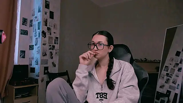 raviolly046 online show from 10/05/25, 09:18