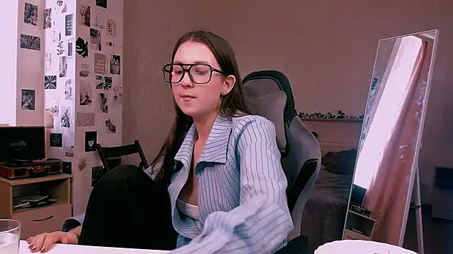 raviolly046 online show from 10/07/25, 12:46