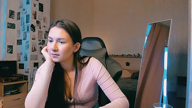 raviolly046 online show from 10/14/25, 12:28