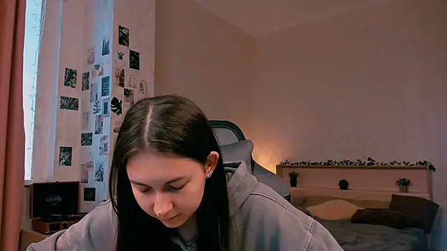 raviolly046 online show from 10/18/25, 09:10