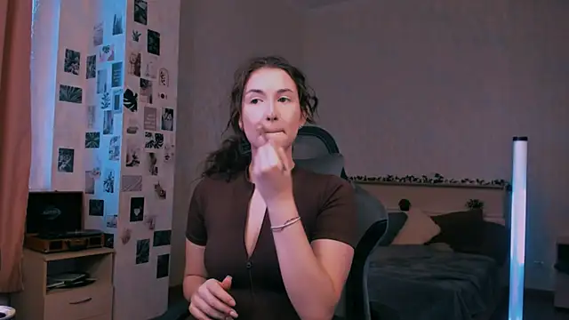 raviolly046 online show from 10/27/25, 11:25