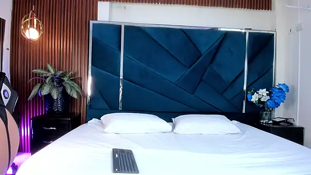 Snapshot of SamanthaElis chatting on 10/11/25, 02:04 SamanthaElis online show from 10/11/25, 02:04