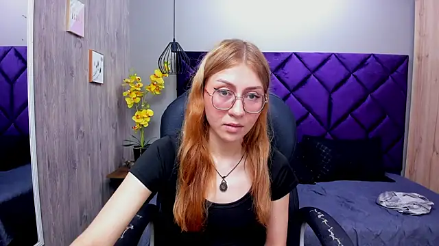 Snapshot of ChloeCampbell03 chatting on 09/29/25, 05:40 ChloeCampbell03 online show from 09/29/25, 05:40
