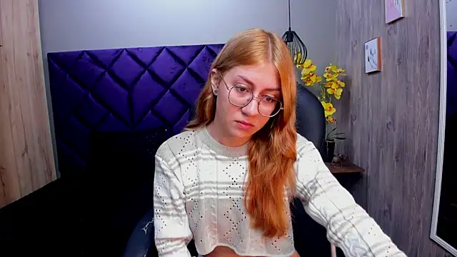 Snapshot of ChloeCampbell03 chatting on 10/21/25, 12:50 ChloeCampbell03 online show from 10/21/25, 12:50