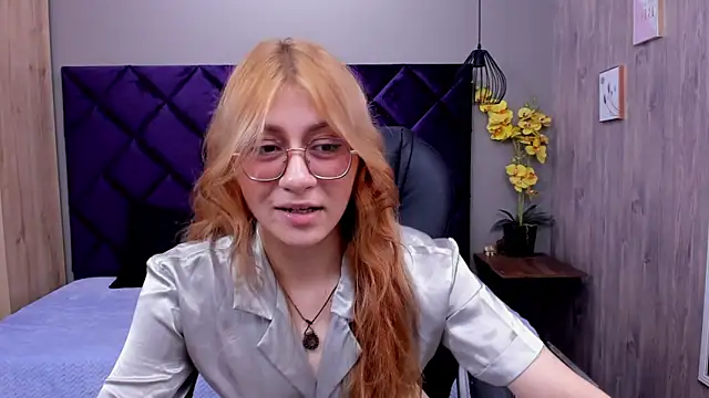 Snapshot of ChloeCampbell03 chatting on 10/26/25, 03:40 ChloeCampbell03 online show from 10/26/25, 03:40