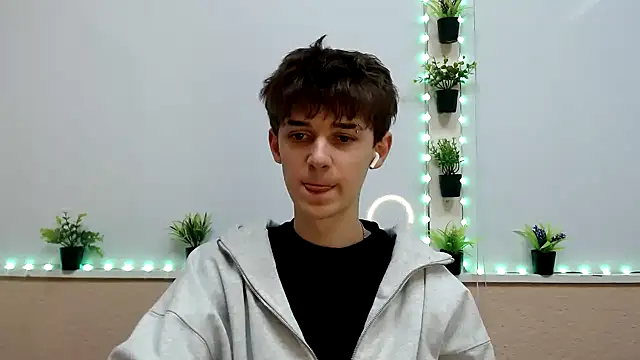 Hoot Dude  online show from 11/21/25, 12:26