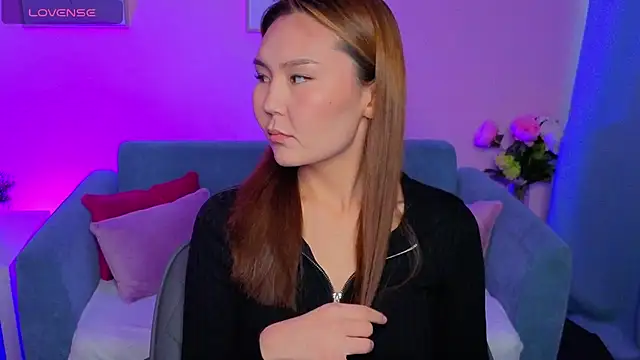 NelliBloomm online show from 09/30/25, 03:17