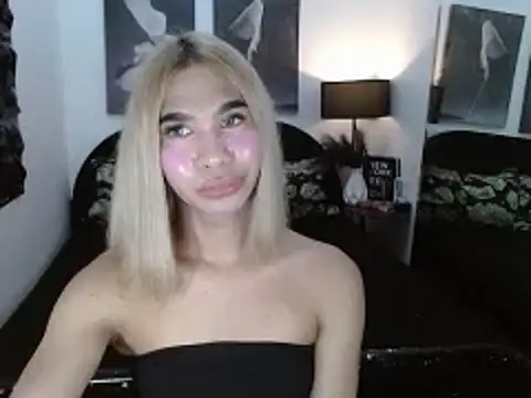 julietdelaveigne online show from 10/15/25, 11:21