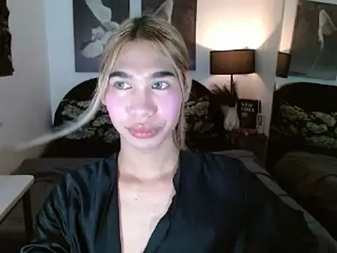 julietdelaveigne online show from 10/18/25, 04:08