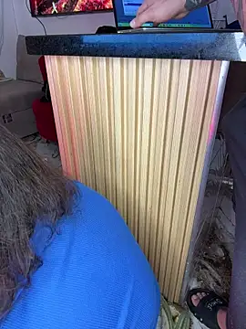 Snapshot of liz_and_thiago chatting on 11/14/25, 12:37 liz and thiago online show from 11/14/25, 12:37