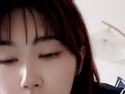 Snapshot of XIXI11111 chatting on 10/22/25, 12:44 XIXI11111 online show from 10/22/25, 12:44