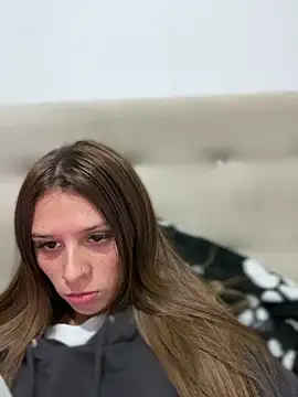 Snapshot of aliisonn___parker26 chatting on 10/01/25, 03:23 aliisonn parker26 online show from 10/01/25, 03:23