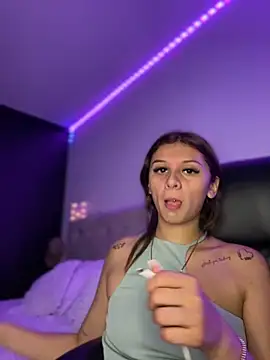 Snapshot of aliisonn___parker26 chatting on 10/03/25, 06:05 aliisonn parker26 online show from 10/03/25, 06:05