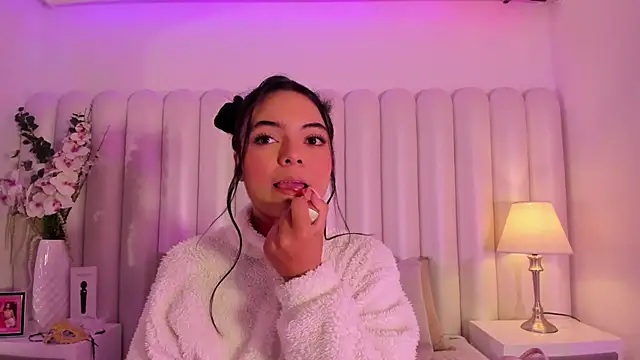 AriaBelles online show from 11/11/25, 10:15