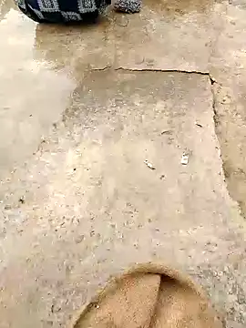 Snapshot of ARTIR1 chatting on 10/28/25, 04:27 ARTIR1 online show from 10/28/25, 04:27