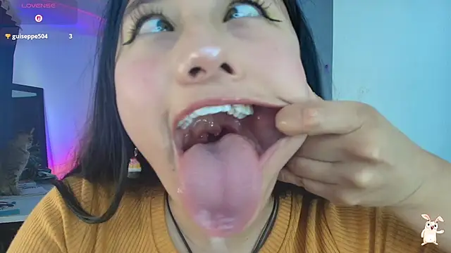 Hinata 21  online show from 12/17/25, 08:48