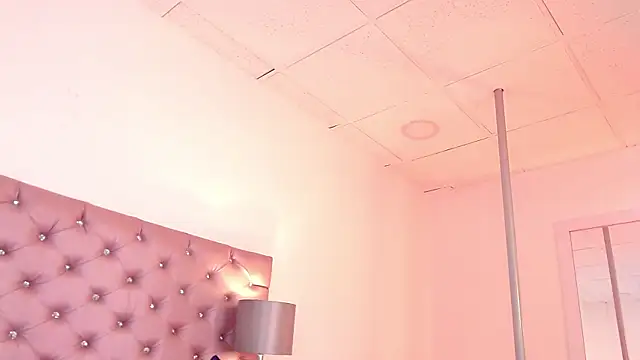 Snapshot of Liv20_ chatting on 10/05/25, 04:16 Liv20 online show from 10/05/25, 04:16