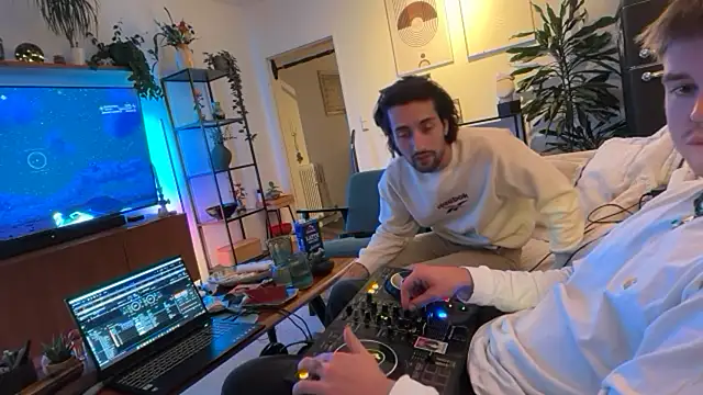 Snapshot of Passion-Frucht chatting on 09/28/25, 03:23 Passion-Frucht online show from 09/28/25, 03:23