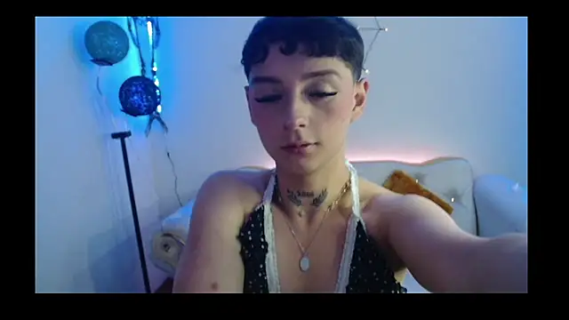 Snapshot of David_Fox01 chatting on 10/23/25, 03:17 David Fox01 online show from 10/23/25, 03:17