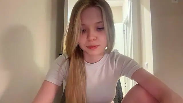 Snapshot of CandysRose chatting on 05/19/26, 06:36 CandysRose online show from 05/19/26, 06:36