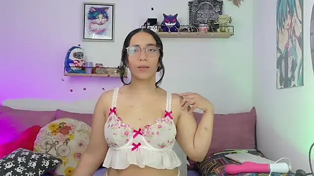 Snapshot of LucyDerby chatting on 02/19/26, 12:06 LucyDerby online show from 02/19/26, 12:06