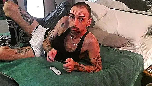 Snapshot of hungbot chatting on 12/18/25, 07:58 hungbot online show from 12/18/25, 07:58