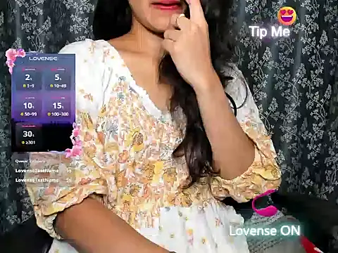 Snapshot of Queen-Bee143 chatting on 03/02/26, 06:04 Queen-Bee143 online show from 03/02/26, 06:04