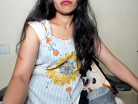 Snapshot of Queen-Bee143 chatting on 03/16/26, 06:06 Queen-Bee143 online show from 03/16/26, 06:06