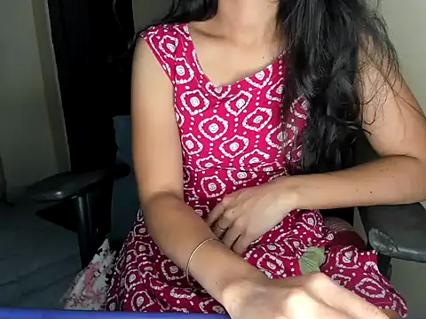 Snapshot of Queen-Bee143 chatting on 04/23/26, 12:12 Queen-Bee143 online show from 04/23/26, 12:12