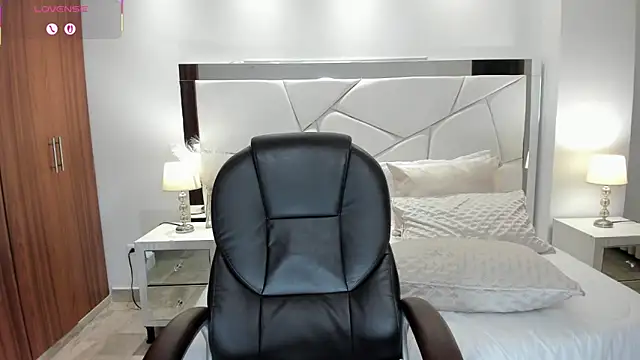 Snapshot of Natasha_Kiim_ chatting on 04/11/26, 07:45 Natasha Kiim online show from 04/11/26, 07:45