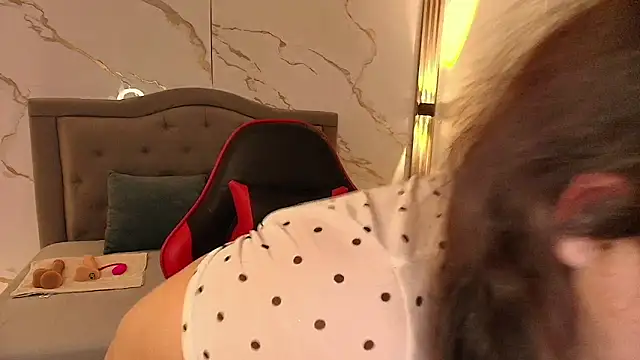 Nina Rouge7 online show from 09/30/25, 06:40