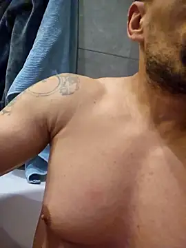 Snapshot of Ando1992 chatting on 04/19/26, 01:32 Ando1992 online show from 04/19/26, 01:32