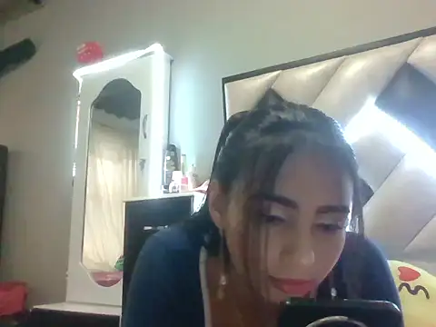 Snapshot of NileveSantanna chatting on 09/30/25, 08:58 NileveSantanna online show from 09/30/25, 08:58