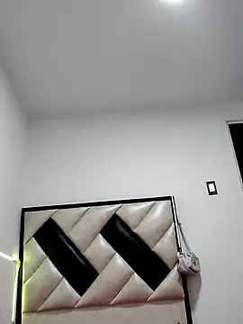 Snapshot of NileveSantanna chatting on 10/26/25, 09:10 NileveSantanna online show from 10/26/25, 09:10