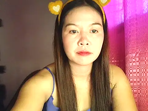 Snapshot of dolly_jane34 chatting on 04/10/26, 03:23 dolly jane34 online show from 04/10/26, 03:23