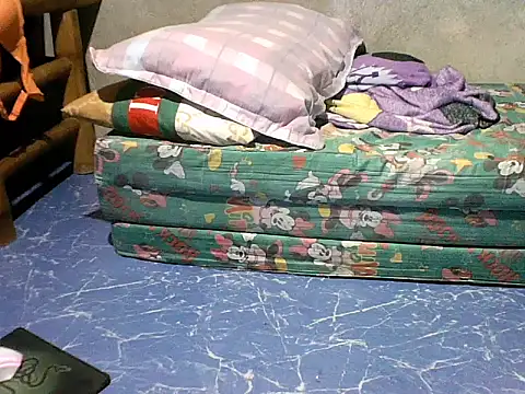 Snapshot of Ella_marie14 chatting on 11/15/25, 10:59 Ella marie14 online show from 11/15/25, 10:59