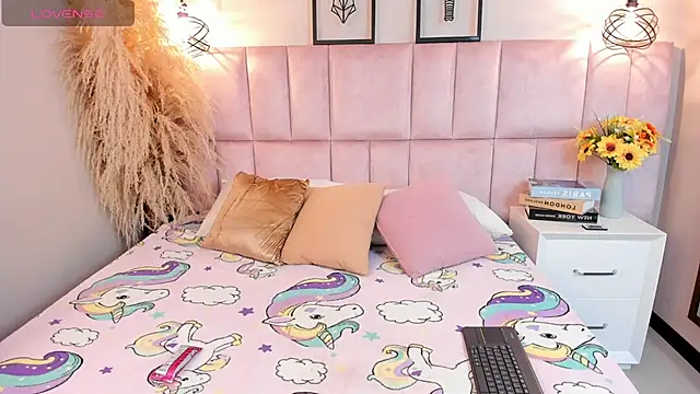 Charlotte hall  online show from 02/06/26, 03:22