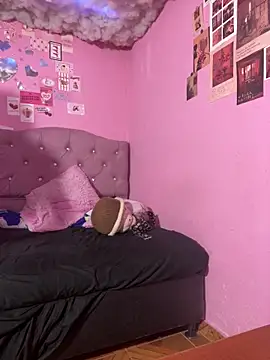 Snapshot of sabrinapaulson1111 chatting on 12/18/25, 12:17 sabrinapaulson1111 online show from 12/18/25, 12:17