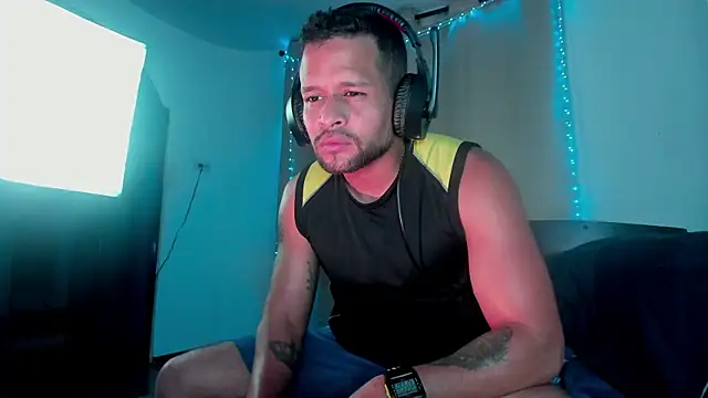 LucasGaeel online show from 10/02/25, 03:57