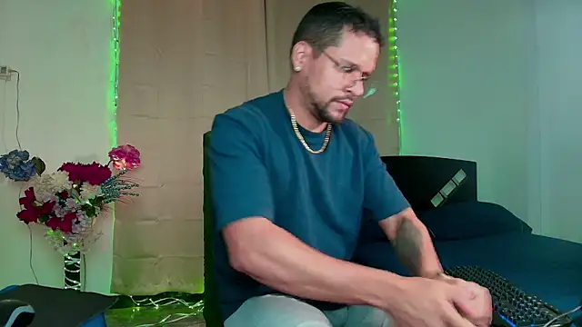 LucasGaeel online show from 10/11/25, 04:44