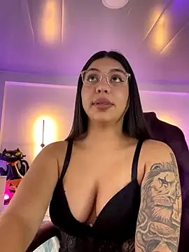 kloe28 online show from 10/25/25, 11:40