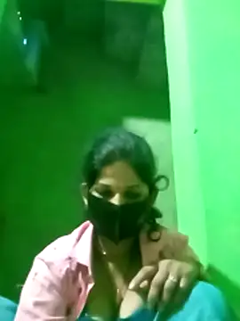 Cuty nensi online show from 10/28/25, 01:53