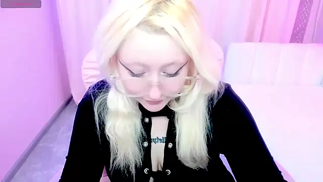 JuliaSharkk online show from 10/25/25, 07:30