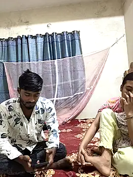 Snapshot of Love_Queen11 chatting on 10/17/25, 05:48 Love Queen11 online show from 10/17/25, 05:48