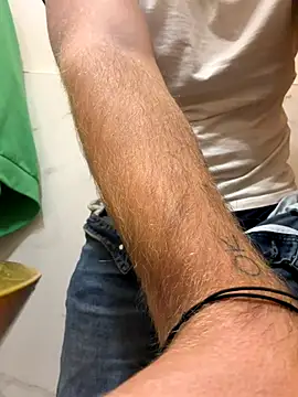 Snapshot of Italianofirenze chatting on 10/04/25, 09:24 Italianofirenze online show from 10/04/25, 09:24