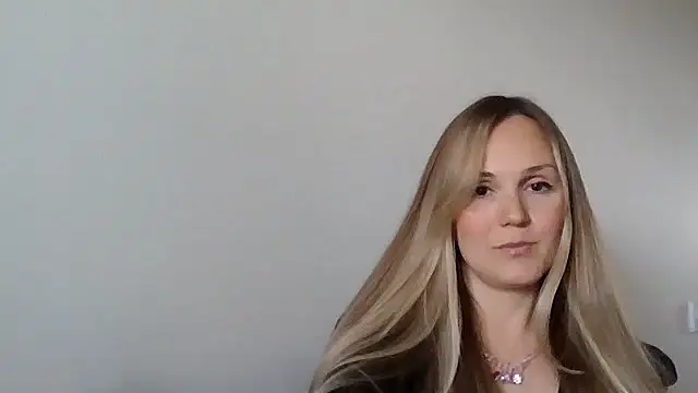 Kyrelinn online show from 10/26/25, 06:41