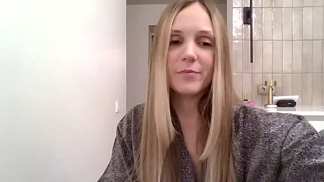 Kyrelinn online show from 10/31/25, 04:41